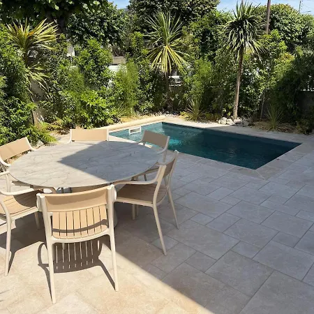 Livia Et Sa Piscine, Proche De La Villa Ouistreham