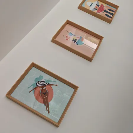 Livia Et Sa Piscine, Proche De La Villa *